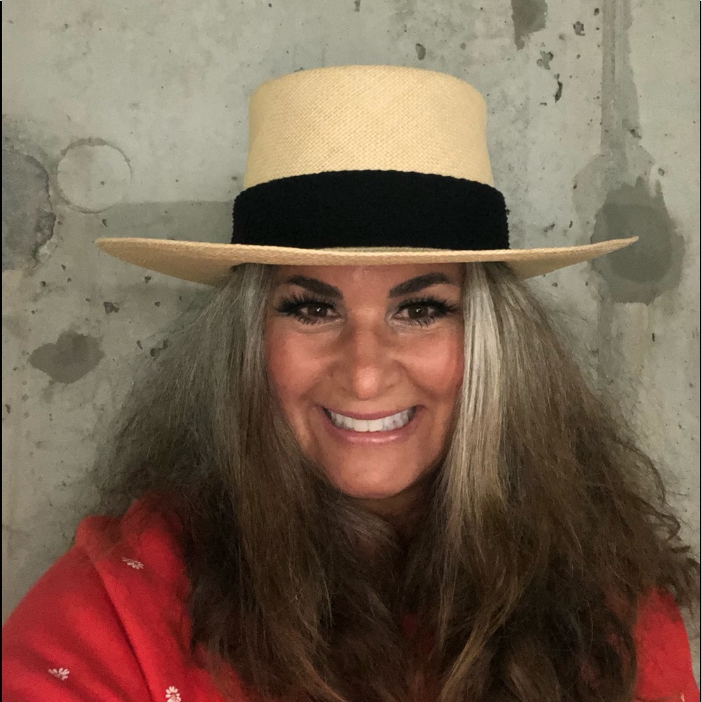 Meet your Posher, Edye